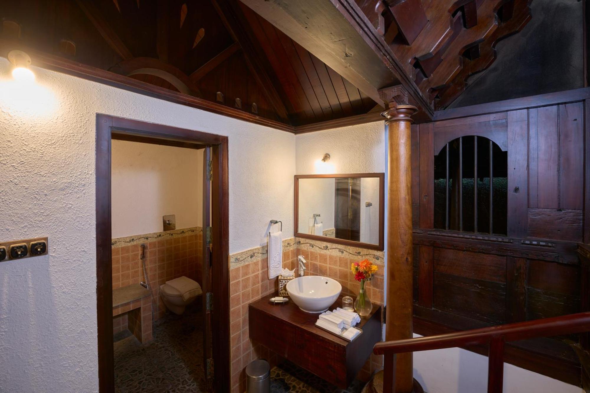 The Leela Ashtamudi, A Raviz 5*