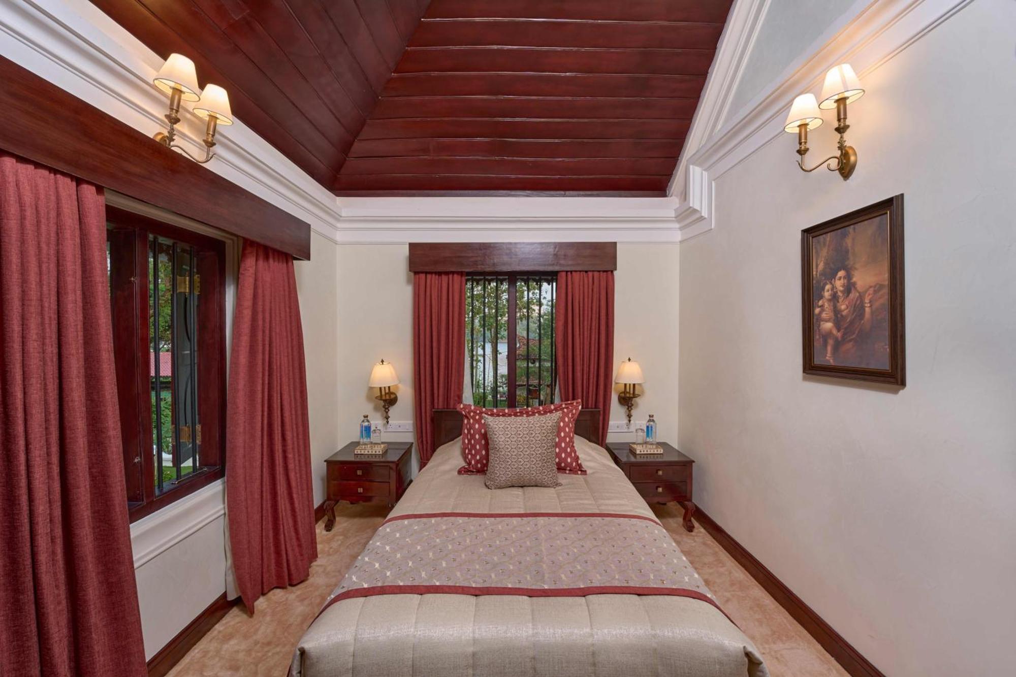 The Leela Ashtamudi, A Raviz सहारा Kollam
